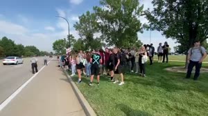 コロラドの高校生達も  マスクに対する抗議活動