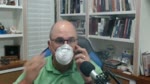 Доктор Тед Ноел демонстрира нагледно безсмислието на маските от всякакъв тип срещу кои да е вирус с типична големина 2000-5000 пъти по-малка от големината на частиците в цигарения дим.