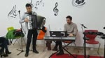 Müzik öğretmenleri çalıp söylüyor Akordeon ve piyano balkan şarkıları Murat Balkan Mustafa Günaydın