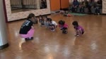 ヒップホップダンス教室　幼児クラス・MANA先生(ピンクのスウェットパンツ)